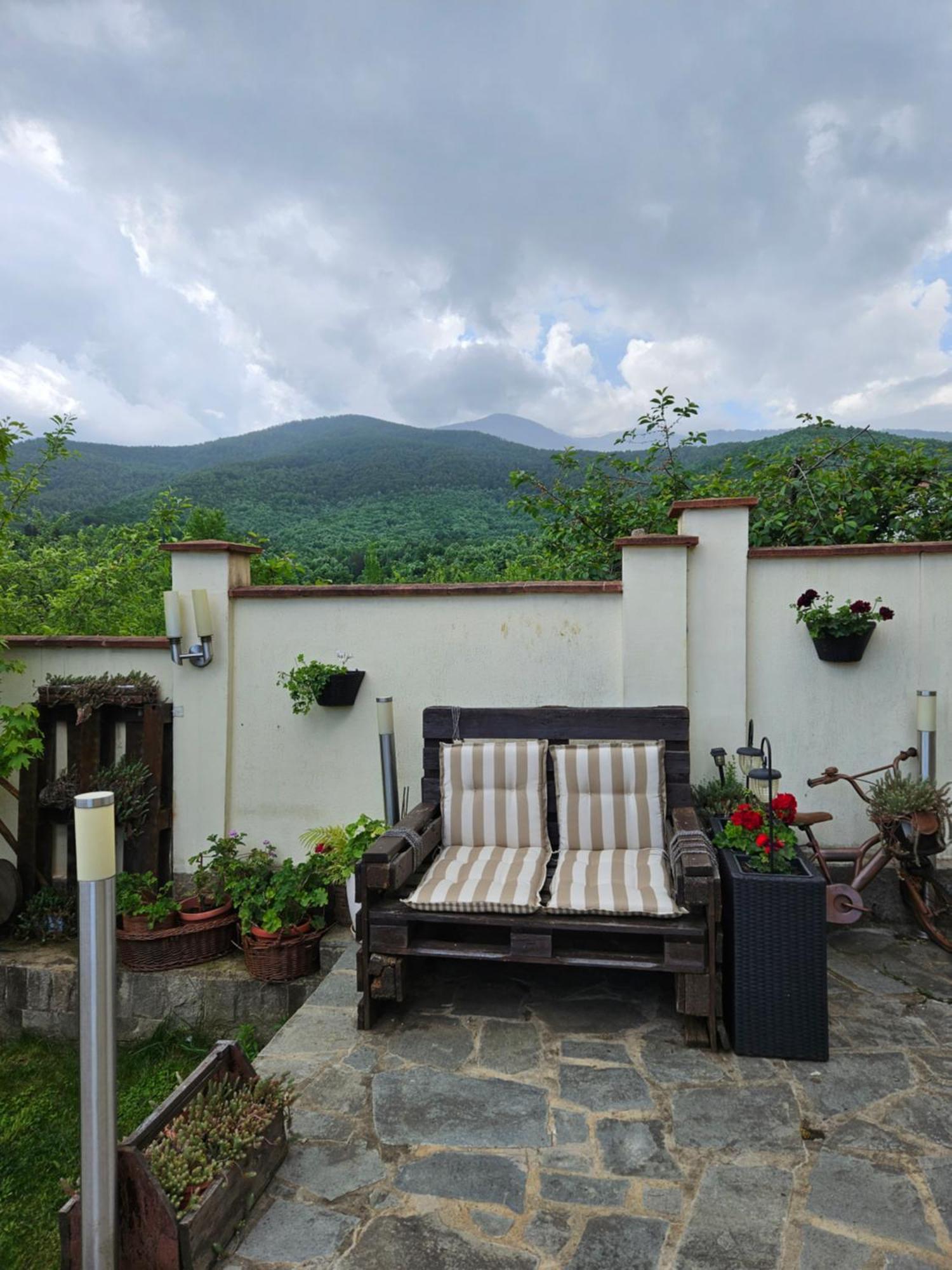 Family Hotel Komhotel Berkovitsa Buitenkant foto