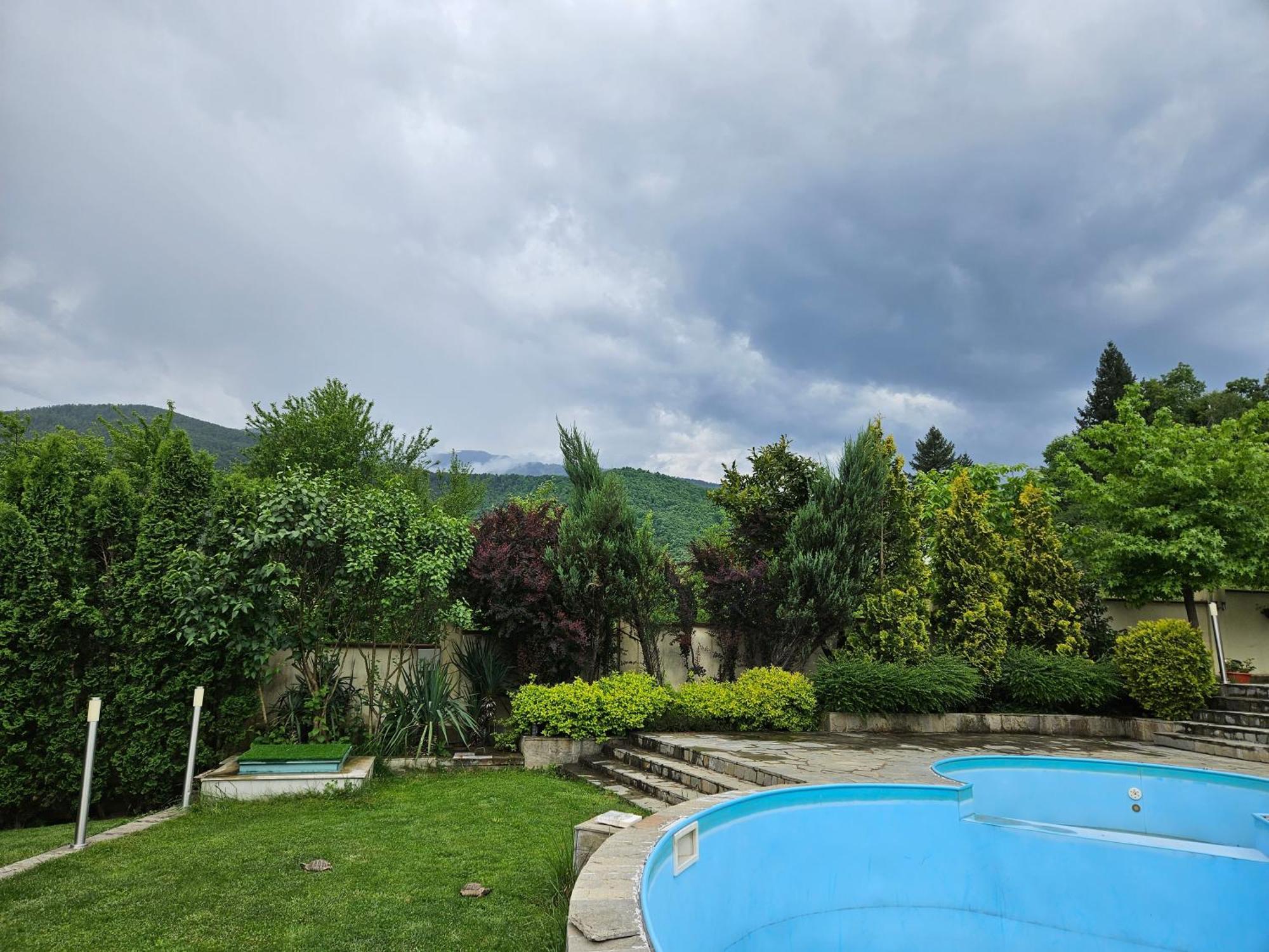 Family Hotel Komhotel Berkovitsa Buitenkant foto