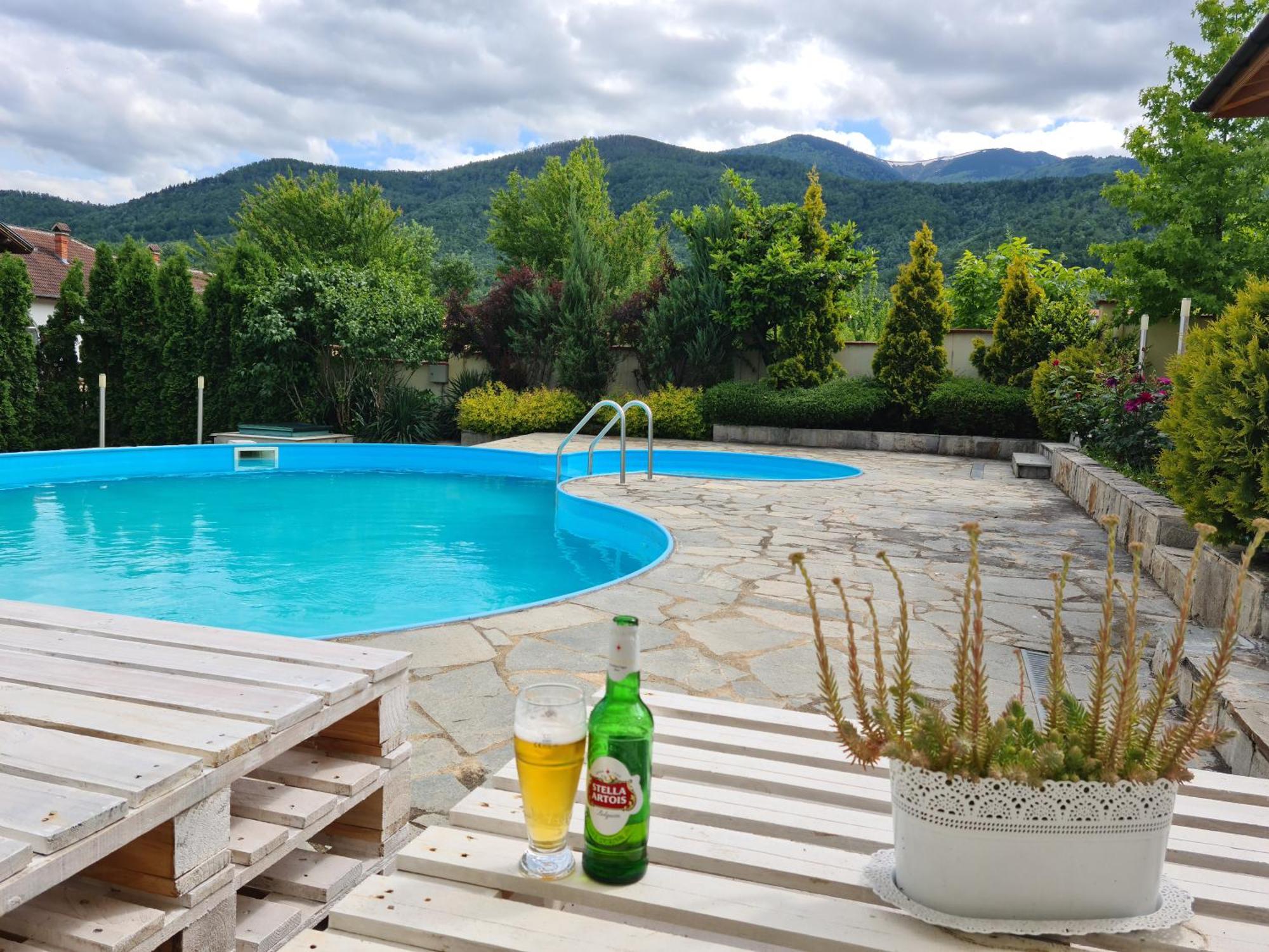 Family Hotel Komhotel Berkovitsa Buitenkant foto