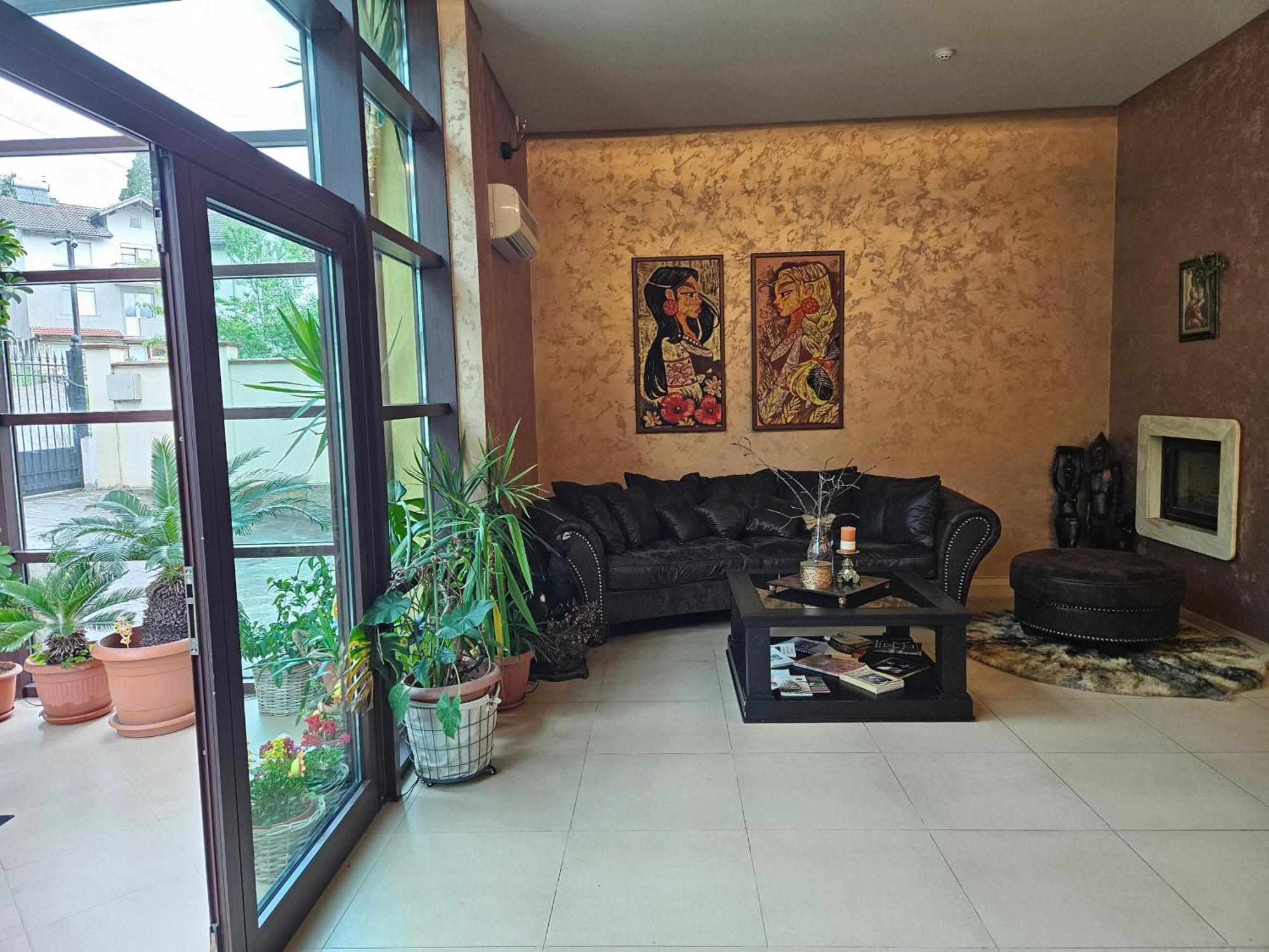 Family Hotel Komhotel Berkovitsa Buitenkant foto